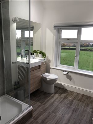 Twin Family Room Bathroom en-suite